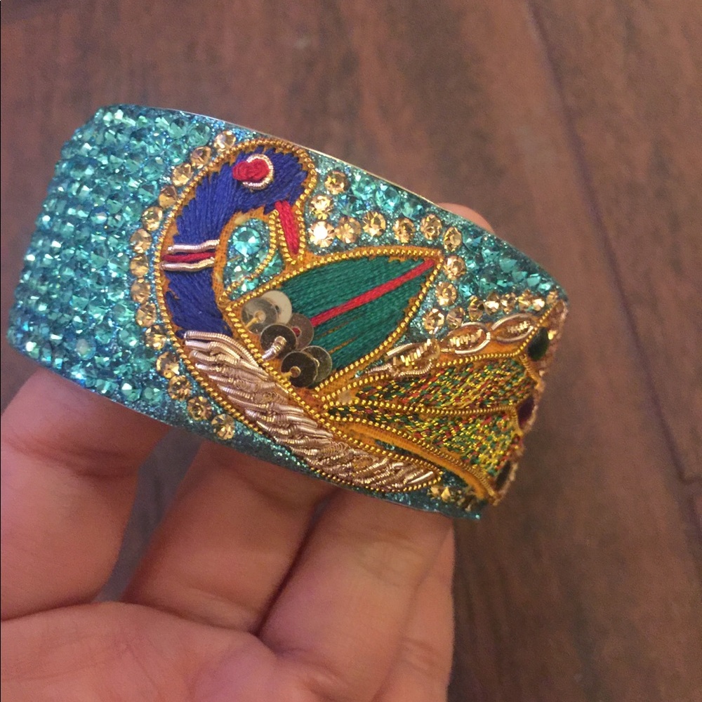 Beauty 🥰 rhinestone threaded peacock bracelet 🦚